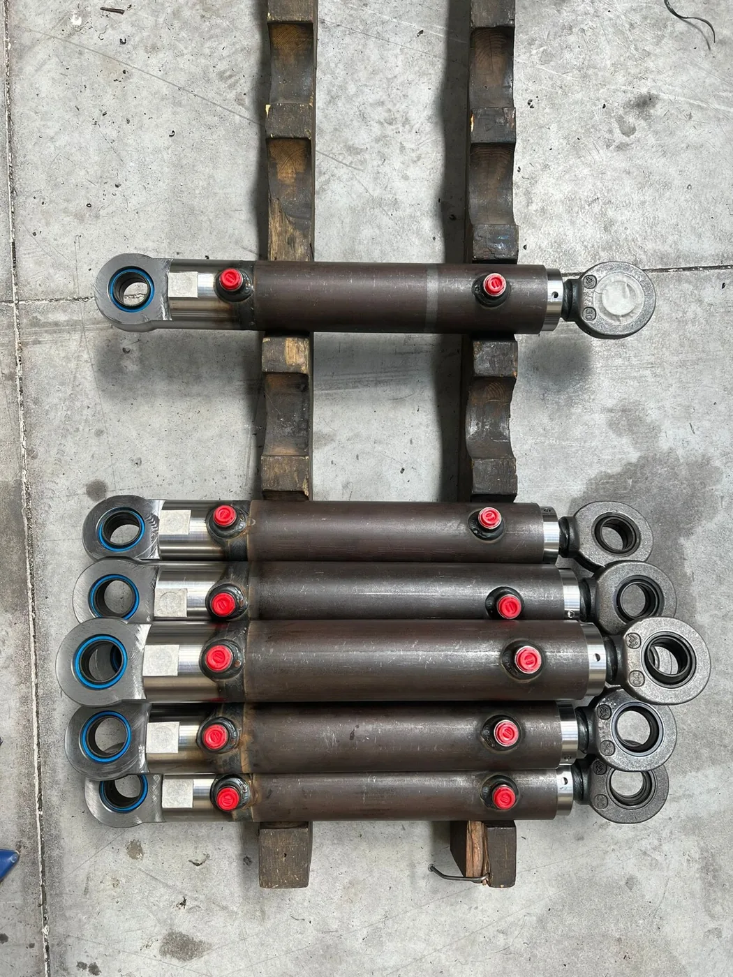 Kranzylinder mit Kolbenstangenaugen